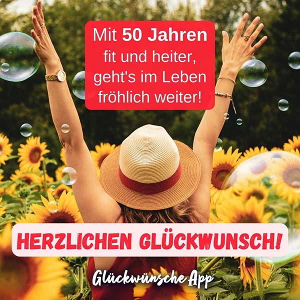 Frau hält Hände hoch im Sonnenblumenfeld mit Geburtstagsgruß: „Mit 50 Jahren fit und heiter, gehts im Leben fröhlich weiter! Herzlichen Glückwunsch!"