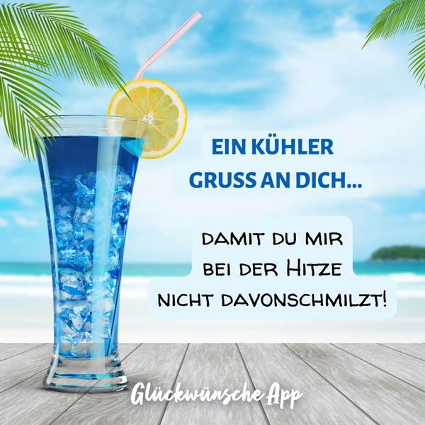 Blauer Cocktail am Strand mit Text: „Ein kühler Gruß an dich… damit du mir bei der Hitze nicht davonschmilzt!"