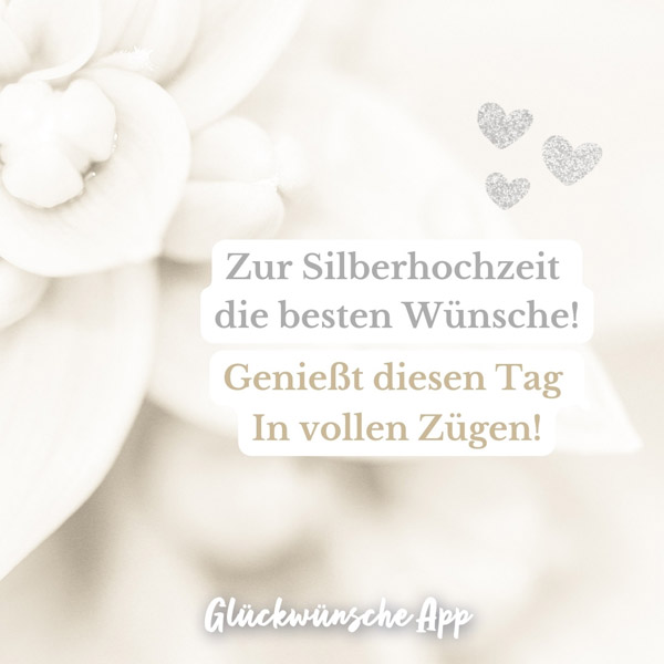 Weiße Blüte mit Spruch: „Zur Silberhochzeit die besten Wünsche! Genießt diesen Tag in vollen Zügen!“