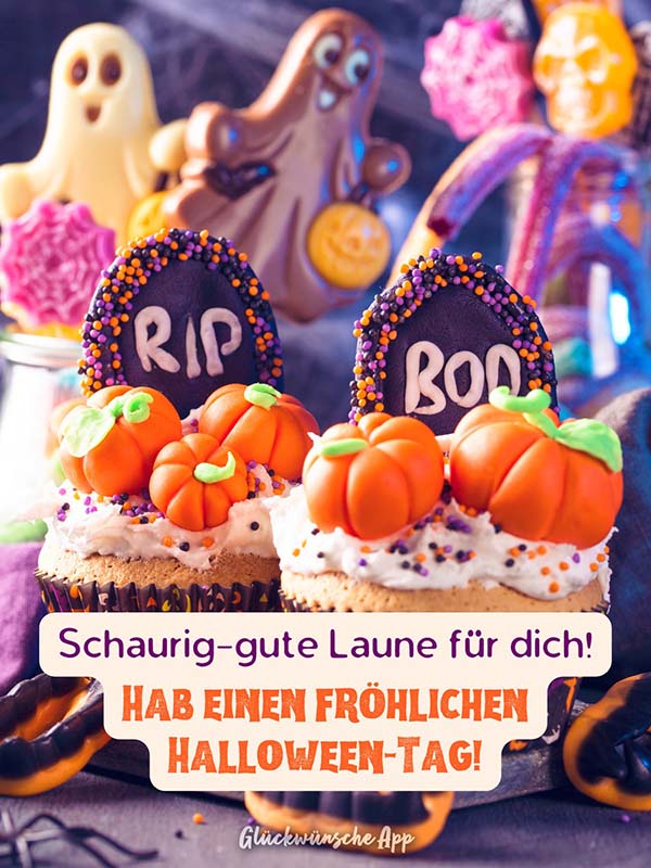 Cupcakes mit Kürbissen aus Zucker und Gruß davor: „Schaurig-gute Laune für dich! Hab einen fröhlichen Halloween-Tag!"