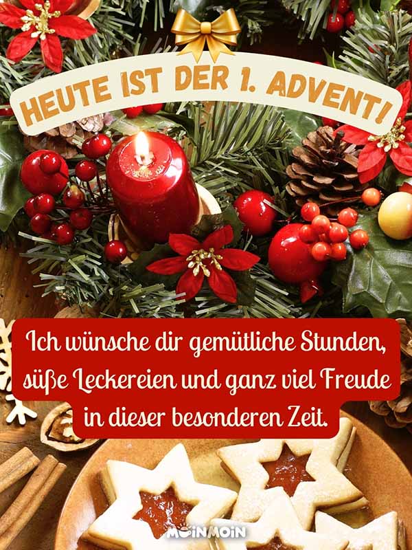 Adventskranz, auf dem die erste Kerze leuchtet und Kekse daneben mit Text: „Heute ist der 1. Advent! Ich wünsche dir gemütliche Stunden, süße Leckereien und ganz viel Freude in dieser besonderen Zeit.“